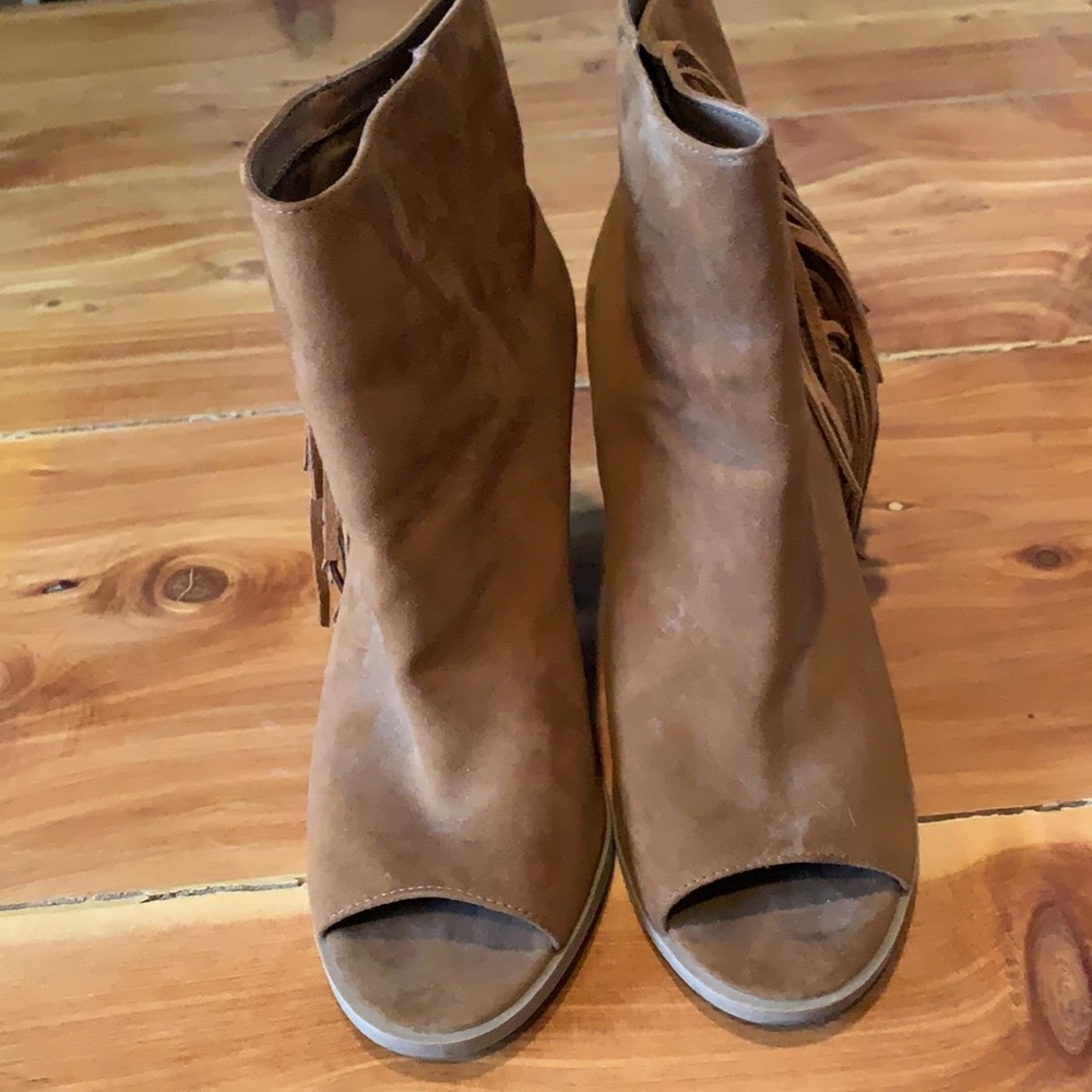 Suede Tan size 9 booties with fringe - Picture 3 of 5